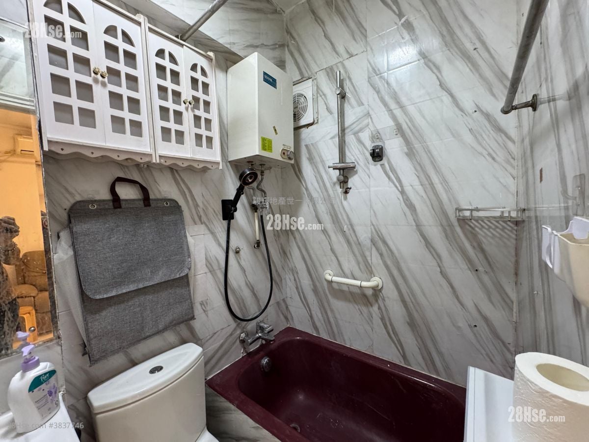 Wah Hung House Rental 2 Bedrooms , 1 Bathroom 438 ft²