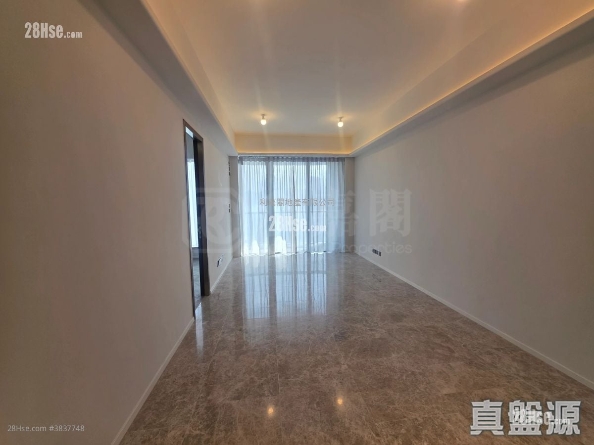 The Knightsbridge Rental 4 Bedrooms , 2 Bathrooms 1,102 ft²