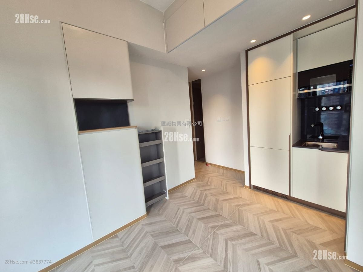 Eight Southpark Rental 2 Bedrooms , 1 Bathroom 351 ft²