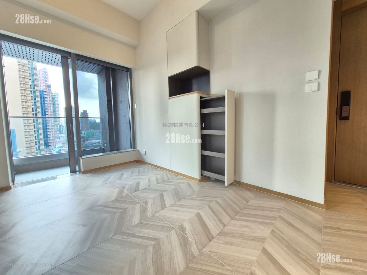 Eight Southpark Rental 2 Bedrooms , 1 Bathroom 351 ft²
