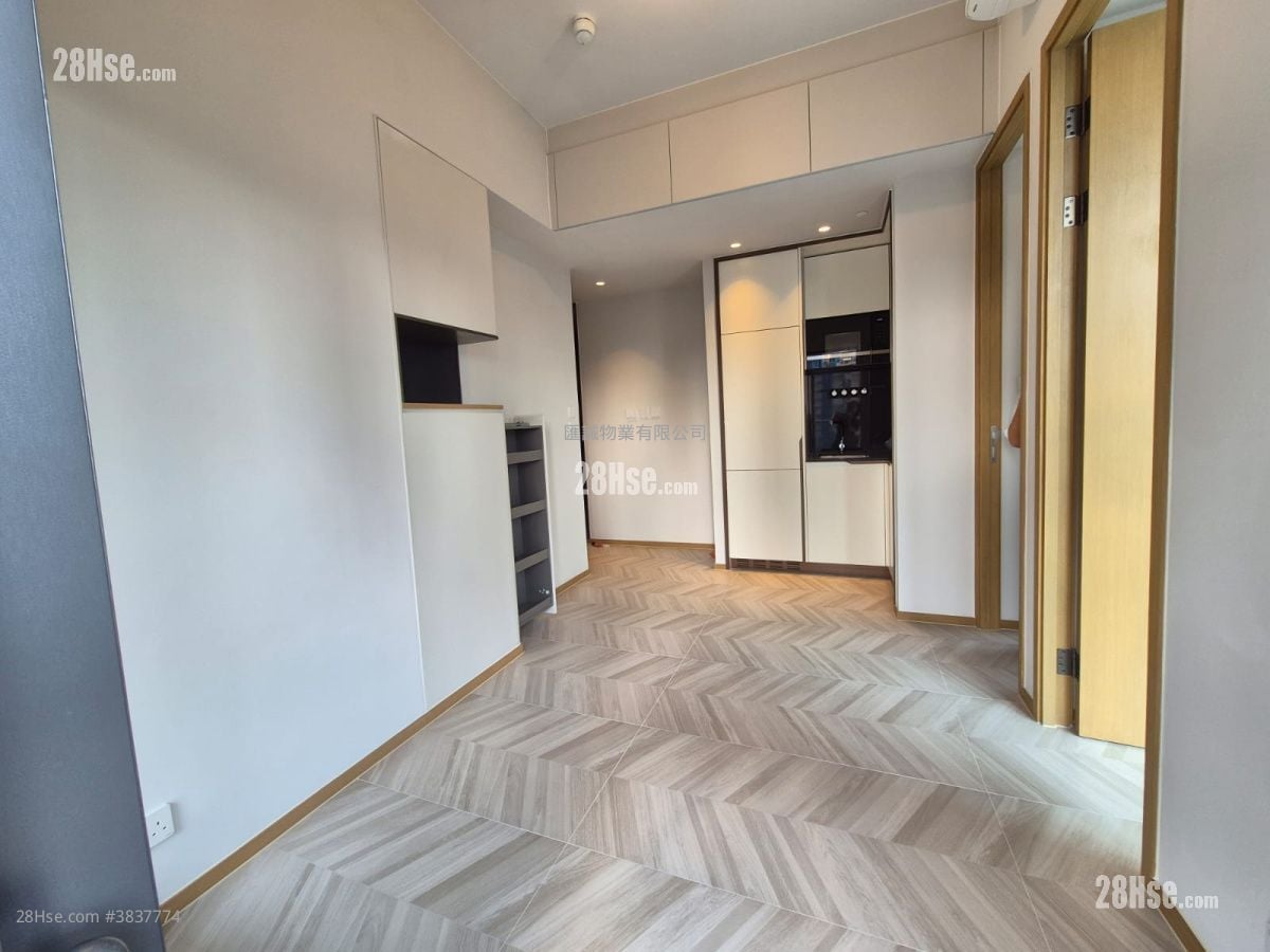 Eight Southpark Rental 2 Bedrooms , 1 Bathroom 351 ft²