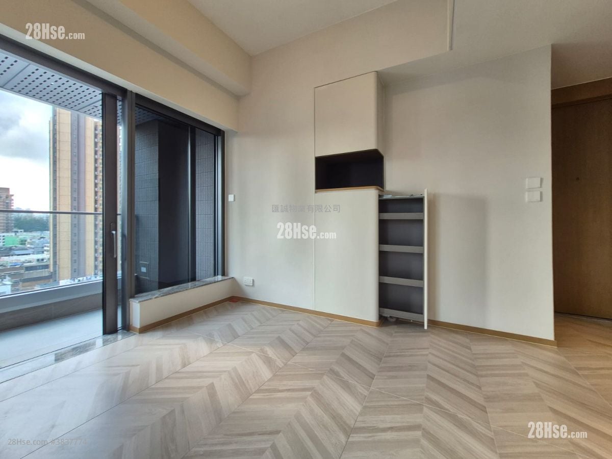Eight Southpark Rental 2 Bedrooms , 1 Bathroom 351 ft²