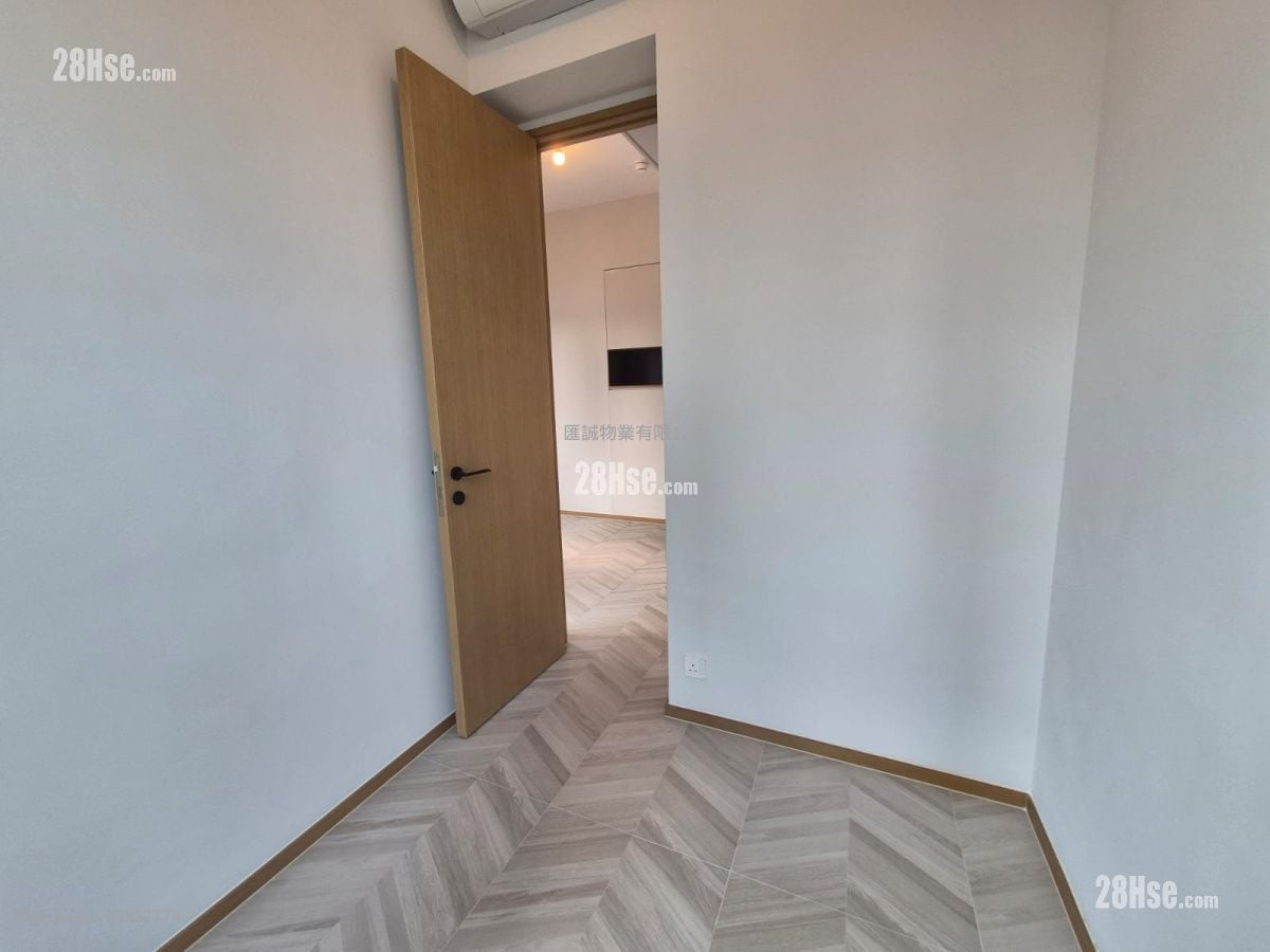 Eight Southpark Rental 2 Bedrooms , 1 Bathroom 351 ft²