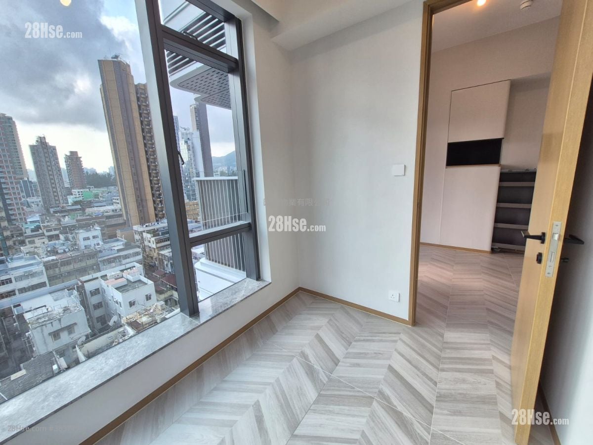 Eight Southpark Rental 2 Bedrooms , 1 Bathroom 351 ft²