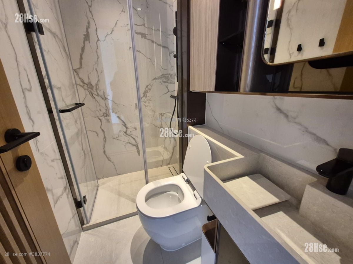 Eight Southpark Rental 2 Bedrooms , 1 Bathroom 351 ft²