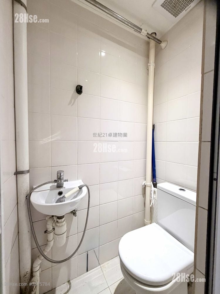 The Coronation Sell 3 Bedrooms , 2 Bathrooms 984 ft²