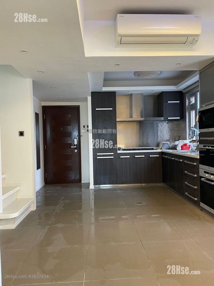 Tai Hang Terrace Sell 3 Bedrooms , 2 Bathrooms 527 ft²