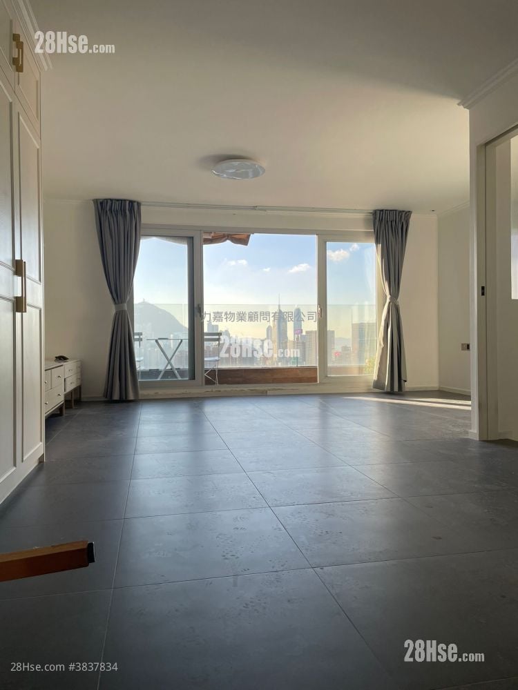 Tai Hang Terrace Sell 3 Bedrooms , 2 Bathrooms 527 ft²