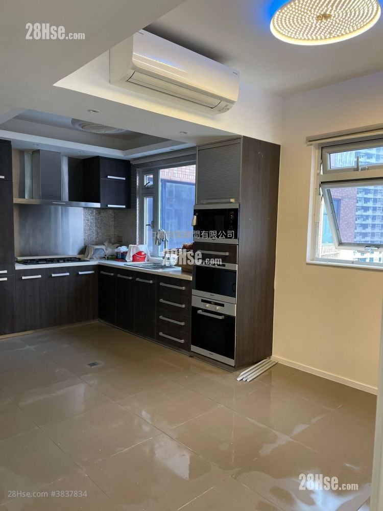 Tai Hang Terrace Sell 3 Bedrooms , 2 Bathrooms 527 ft²