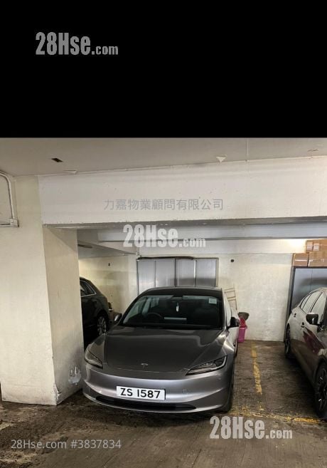 Tai Hang Terrace Sell 3 Bedrooms , 2 Bathrooms 527 ft²