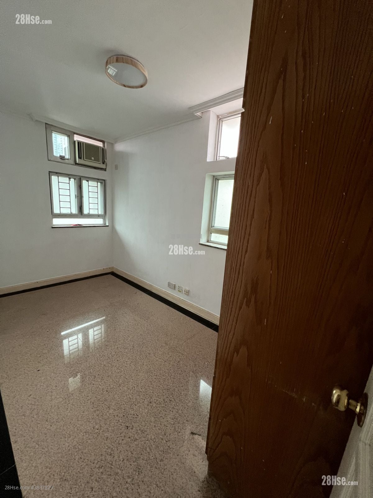 Po Pui Court Sell 3 Bedrooms , 1 Bathroom 645 ft²