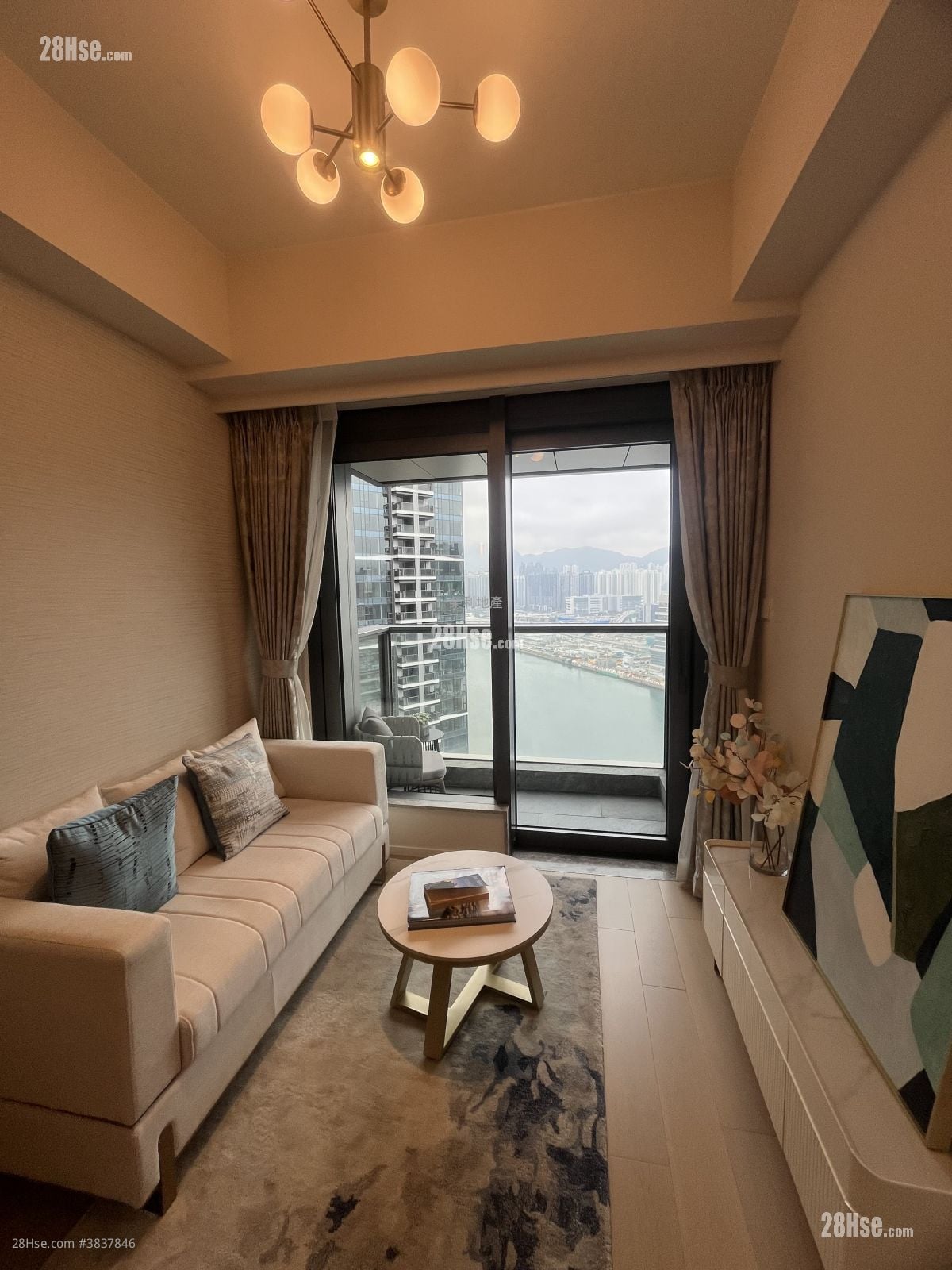 Double Coast Sell 3 Bedrooms , 1 Bathroom 477 ft²
