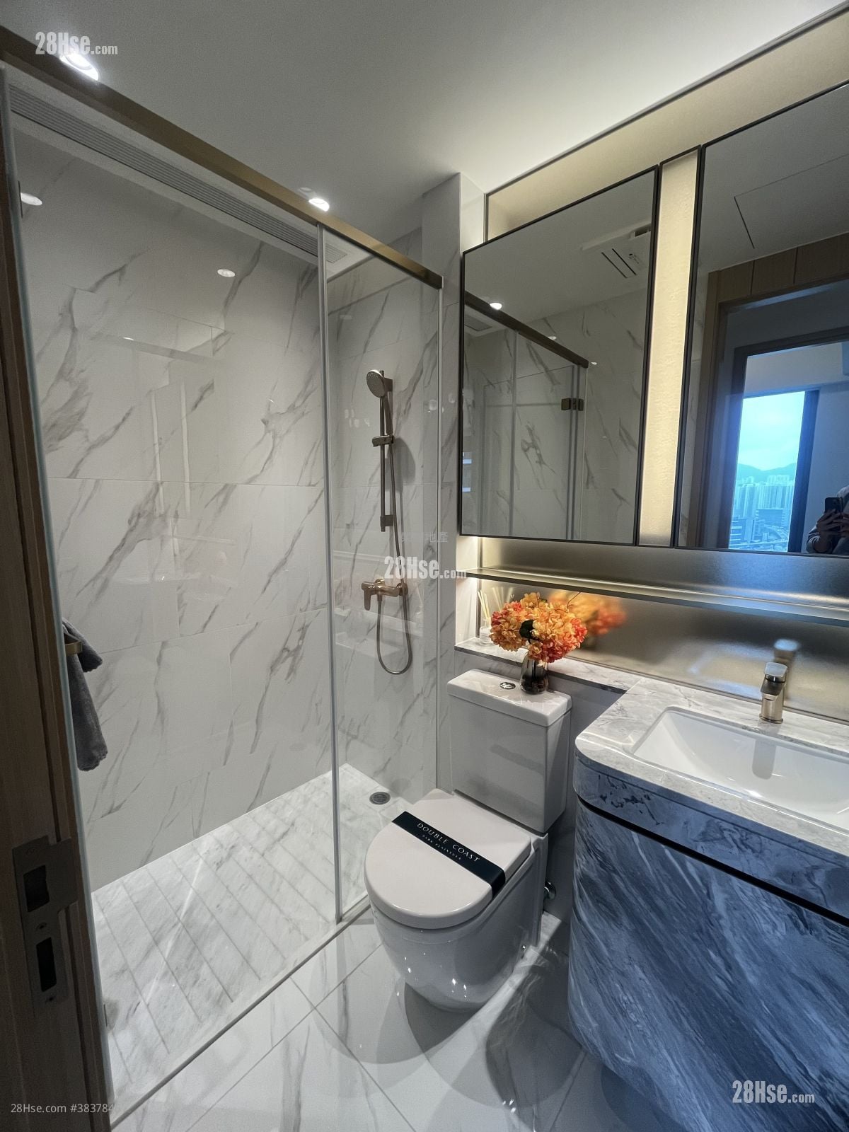 Double Coast Sell 3 Bedrooms , 1 Bathroom 477 ft²