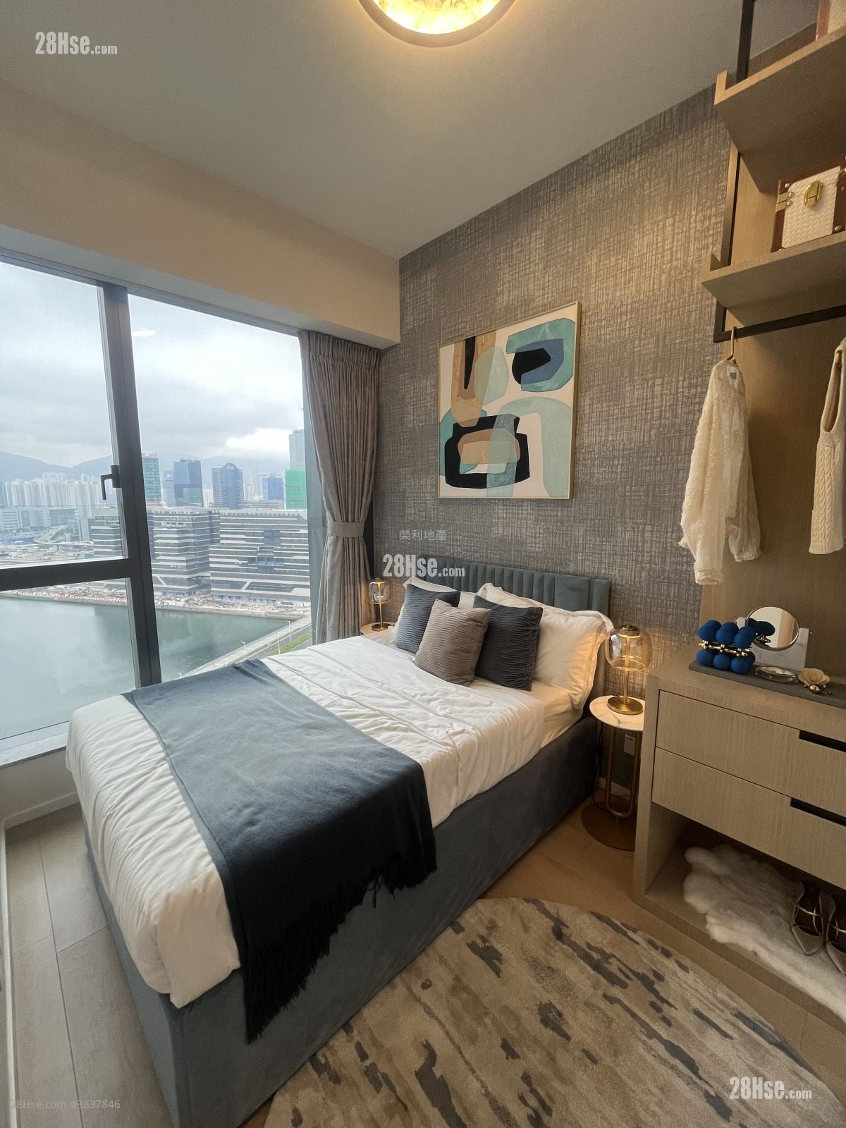 Double Coast Sell 3 Bedrooms , 1 Bathroom 477 ft²
