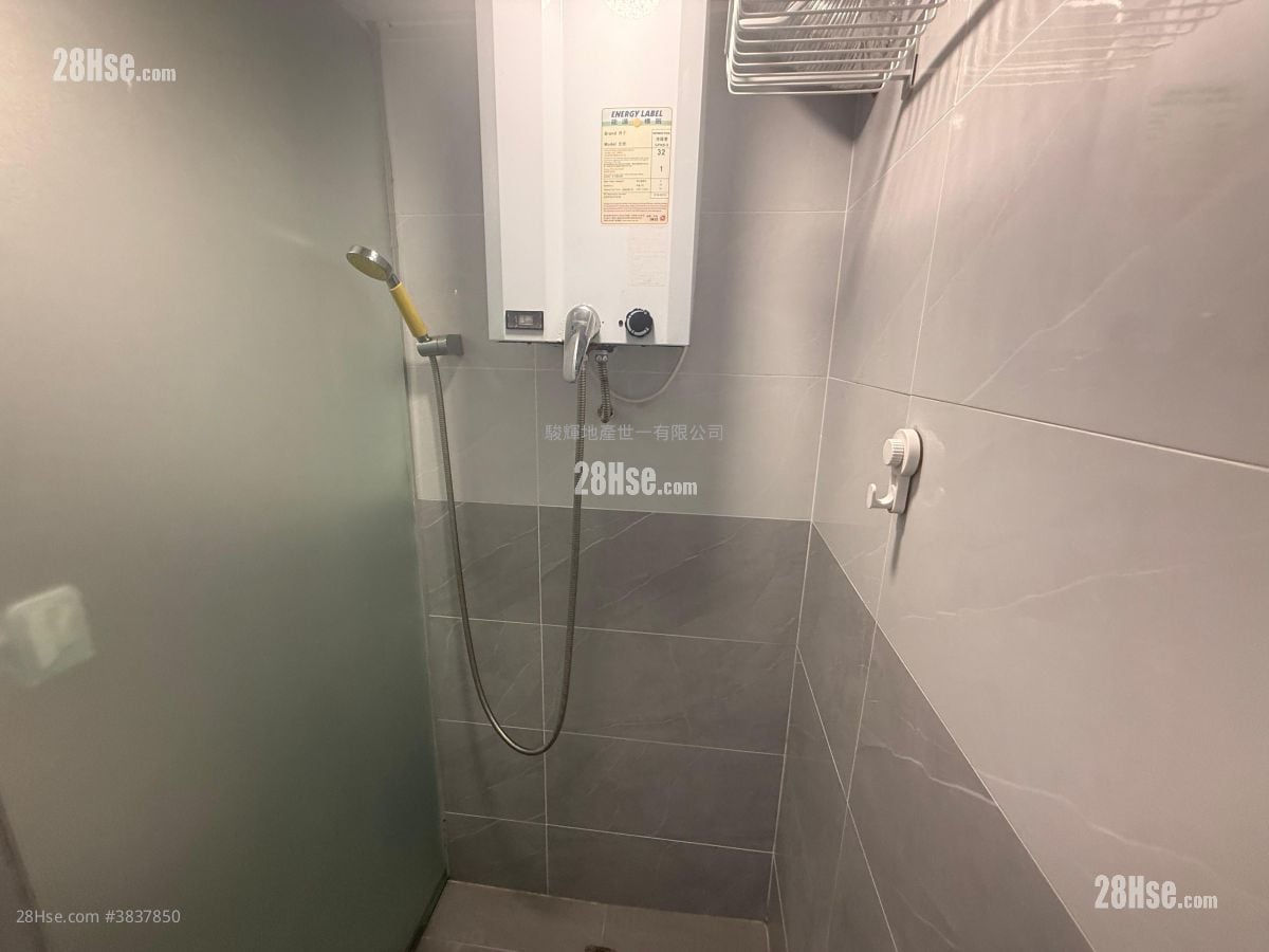 Man Cheong Building Rental Studio , 1 Bathroom 150 ft²