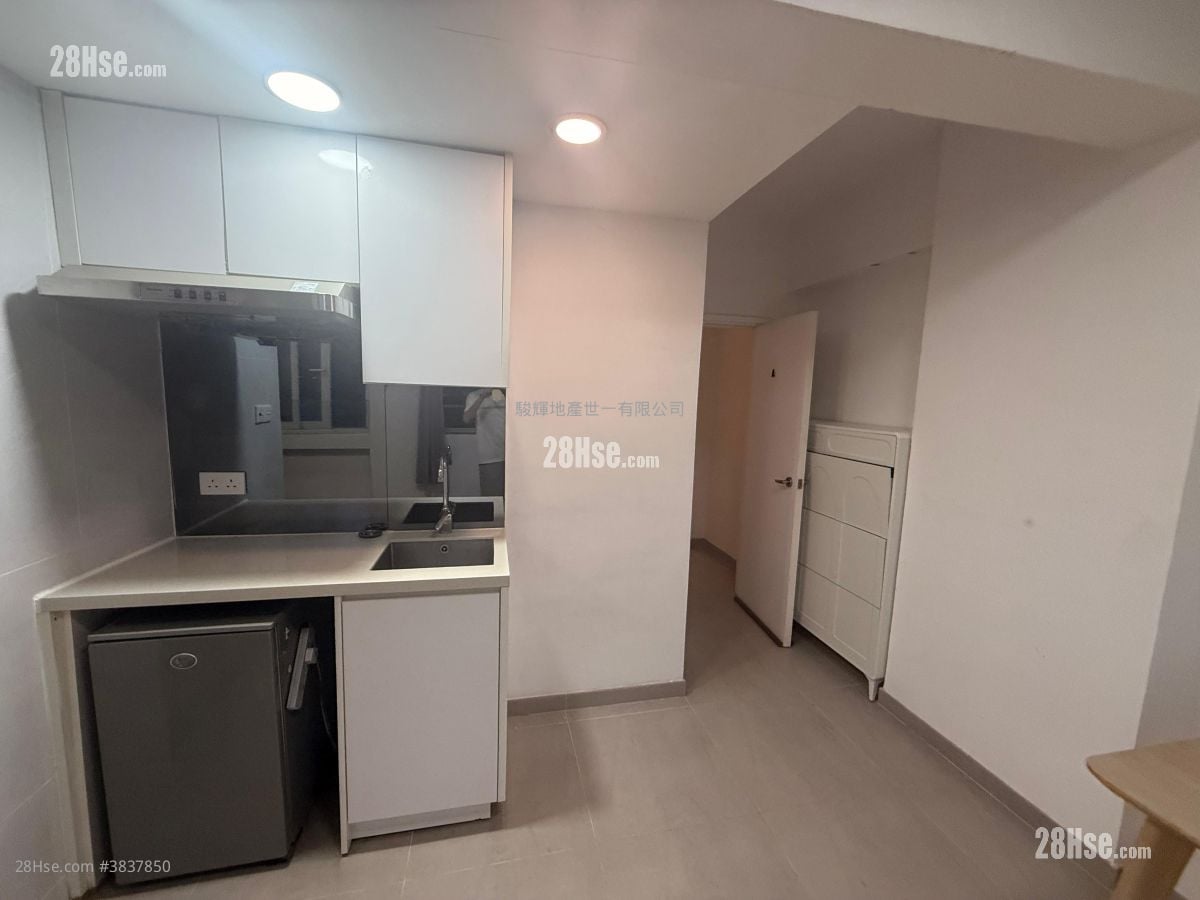 Man Cheong Building Rental Studio , 1 Bathroom 150 ft²