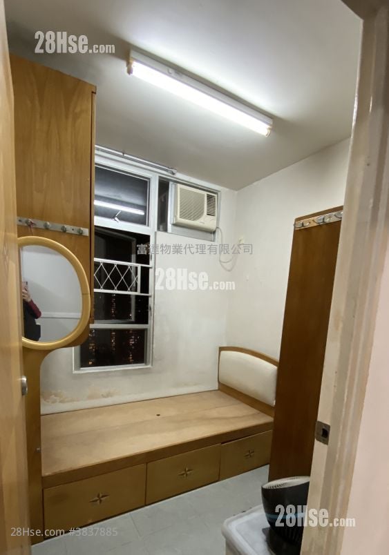 Hong Yat Court Sell 2 Bedrooms , 1 Bathroom 506 ft²