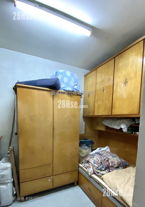 Hong Yat Court Sell 2 Bedrooms , 1 Bathroom 506 ft²
