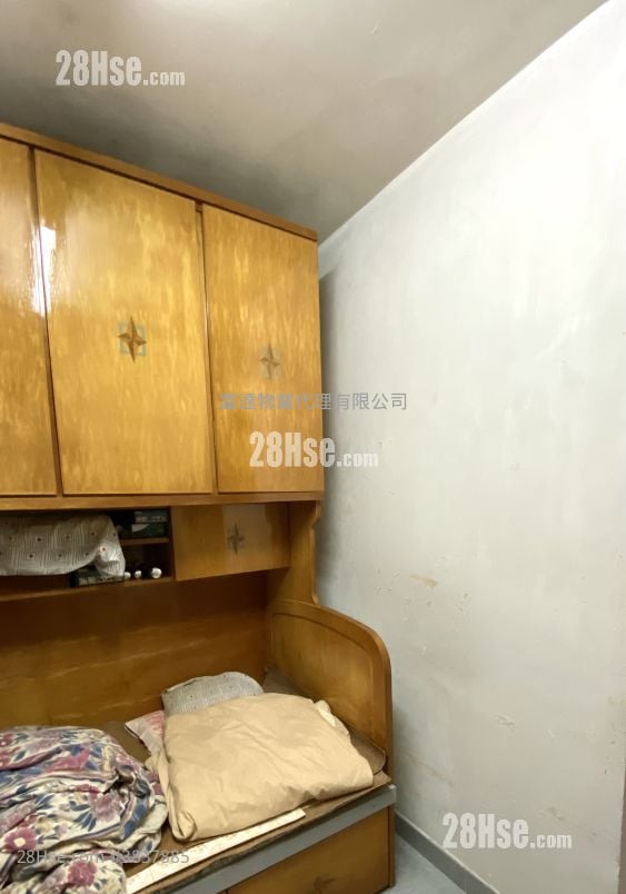 Hong Yat Court Sell 2 Bedrooms , 1 Bathroom 506 ft²