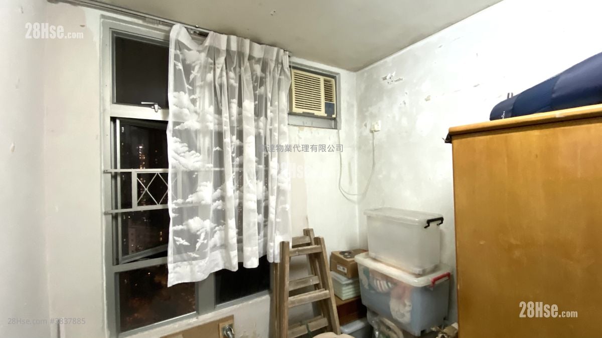 Hong Yat Court Sell 2 Bedrooms , 1 Bathroom 506 ft²