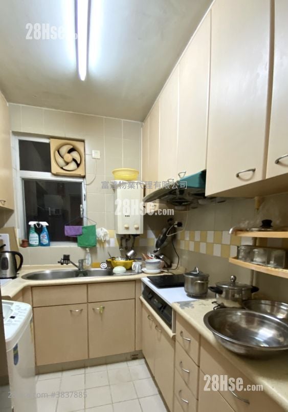 Hong Yat Court Sell 2 Bedrooms , 1 Bathroom 506 ft²