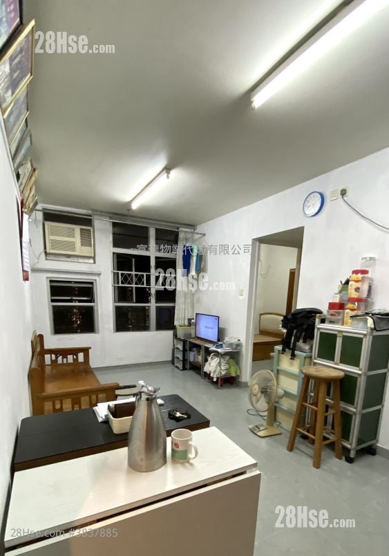 Hong Yat Court Sell 2 Bedrooms , 1 Bathroom 506 ft²