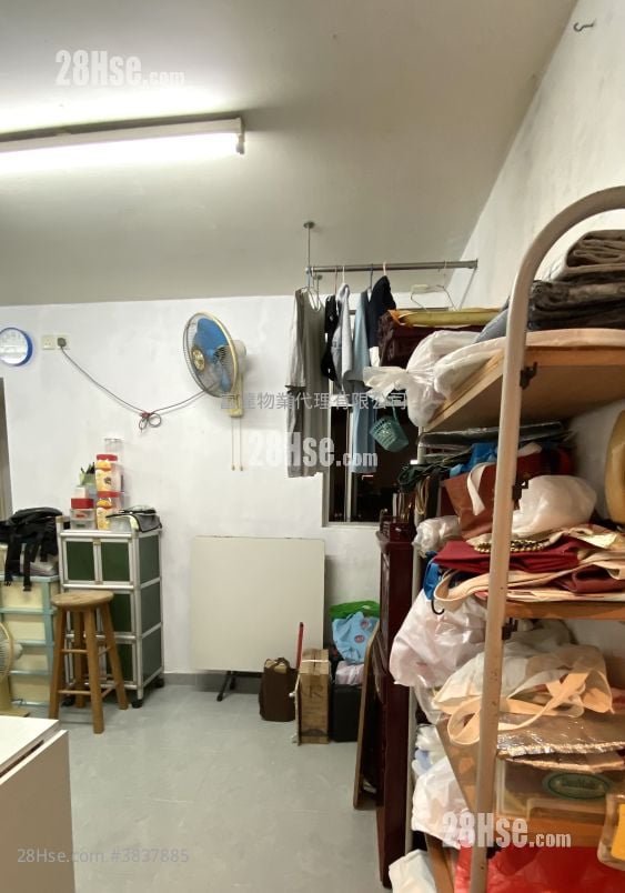 Hong Yat Court Sell 2 Bedrooms , 1 Bathroom 506 ft²