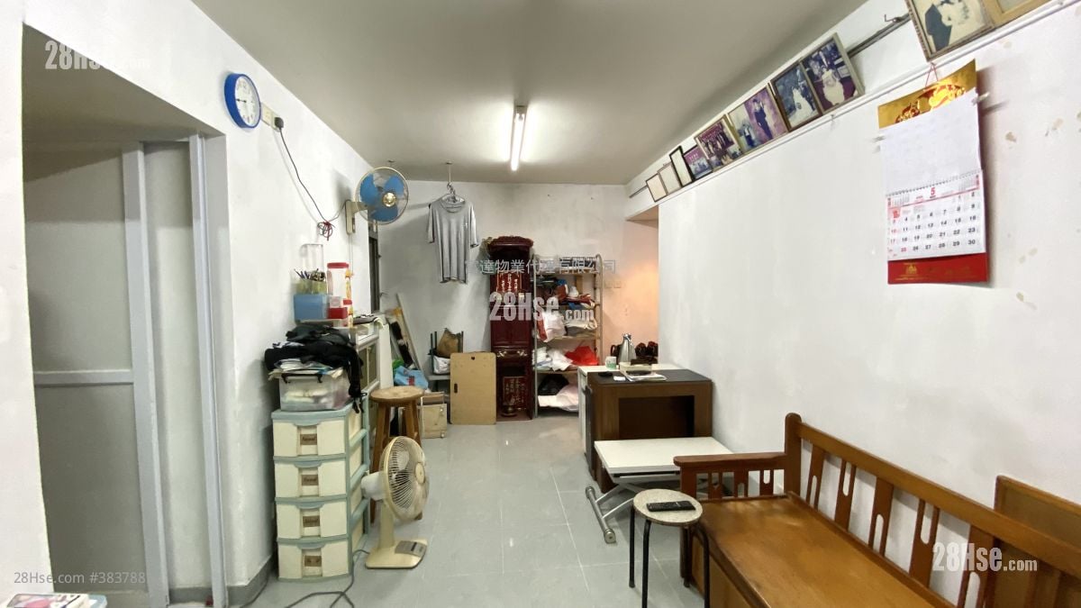 Hong Yat Court Sell 2 Bedrooms , 1 Bathroom 506 ft²