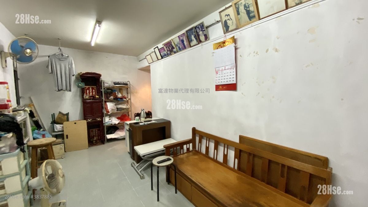 Hong Yat Court Sell 2 Bedrooms , 1 Bathroom 506 ft²