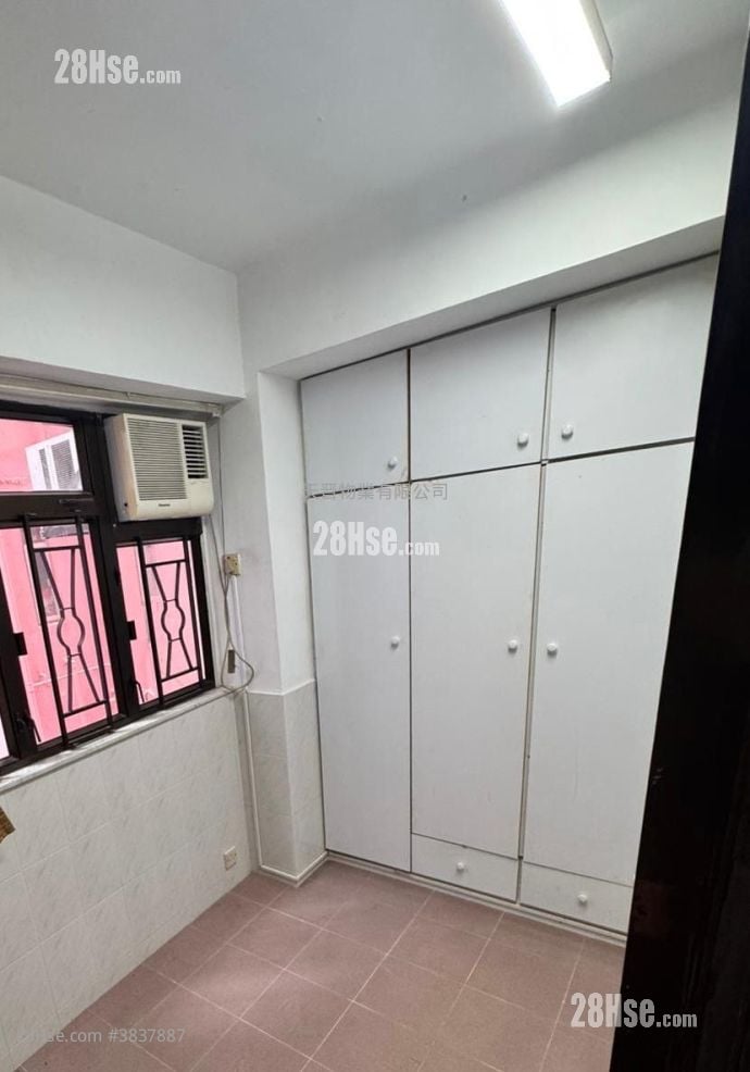Shung Yee House Sell 3 Bedrooms , 1 Bathroom 462 ft²