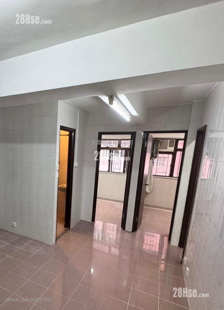 Shung Yee House Sell 3 Bedrooms , 1 Bathroom 462 ft²