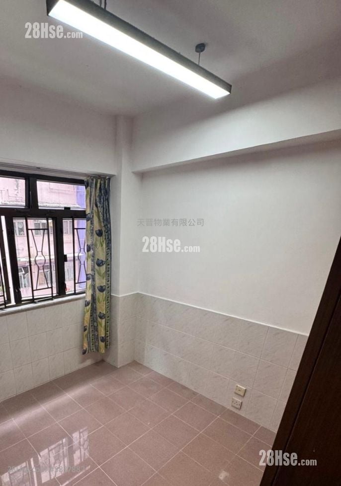 Shung Yee House Sell 3 Bedrooms , 1 Bathroom 462 ft²