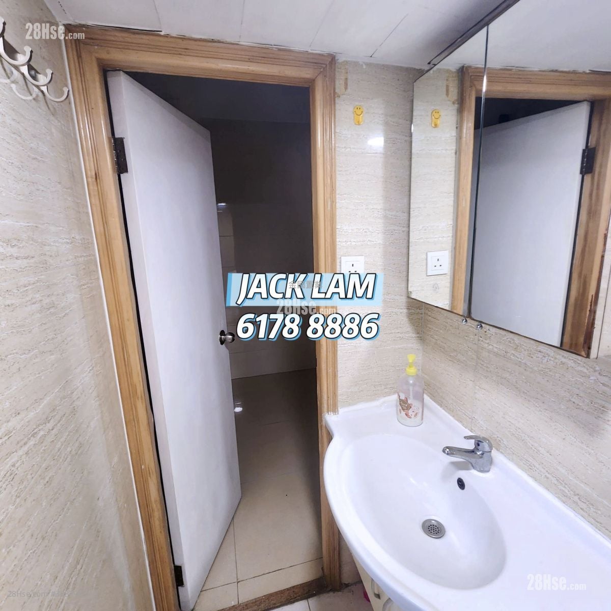 Man Wah Building Rental 4 Bedrooms , 2 Bathrooms 820 ft²