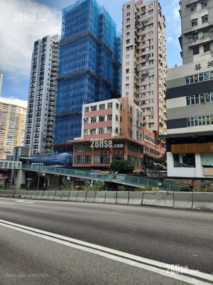 Yi N Fung Building Sell 5+ Bedrooms , 5+ Toilets 10,000 ft²
