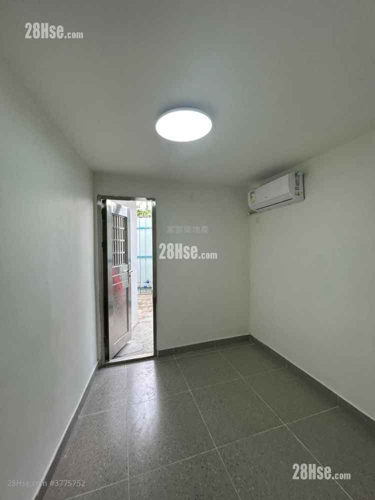 Village Rental 3 Bedrooms , 1 Bathroom 550 ft²
