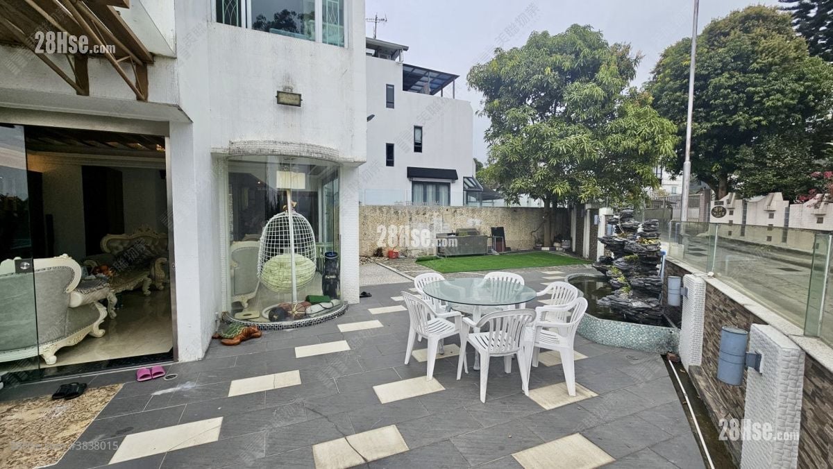 The Castle Bay Sell 4 Bedrooms , 3 Bathrooms 1,371 ft²