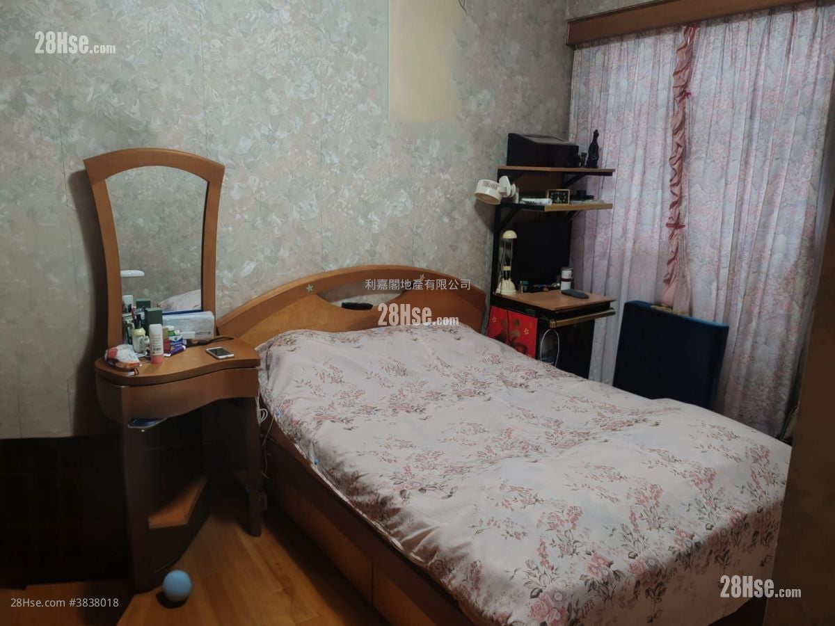 蔚翠花园 售盘 3 房 716 平方尺