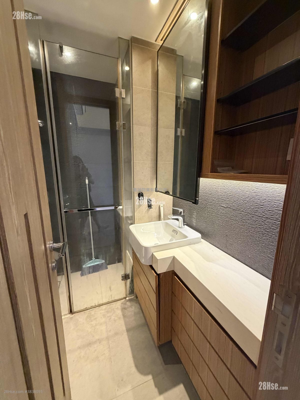 The Zutten Sell 1 Bedroom , 1 Bathroom 261 ft²