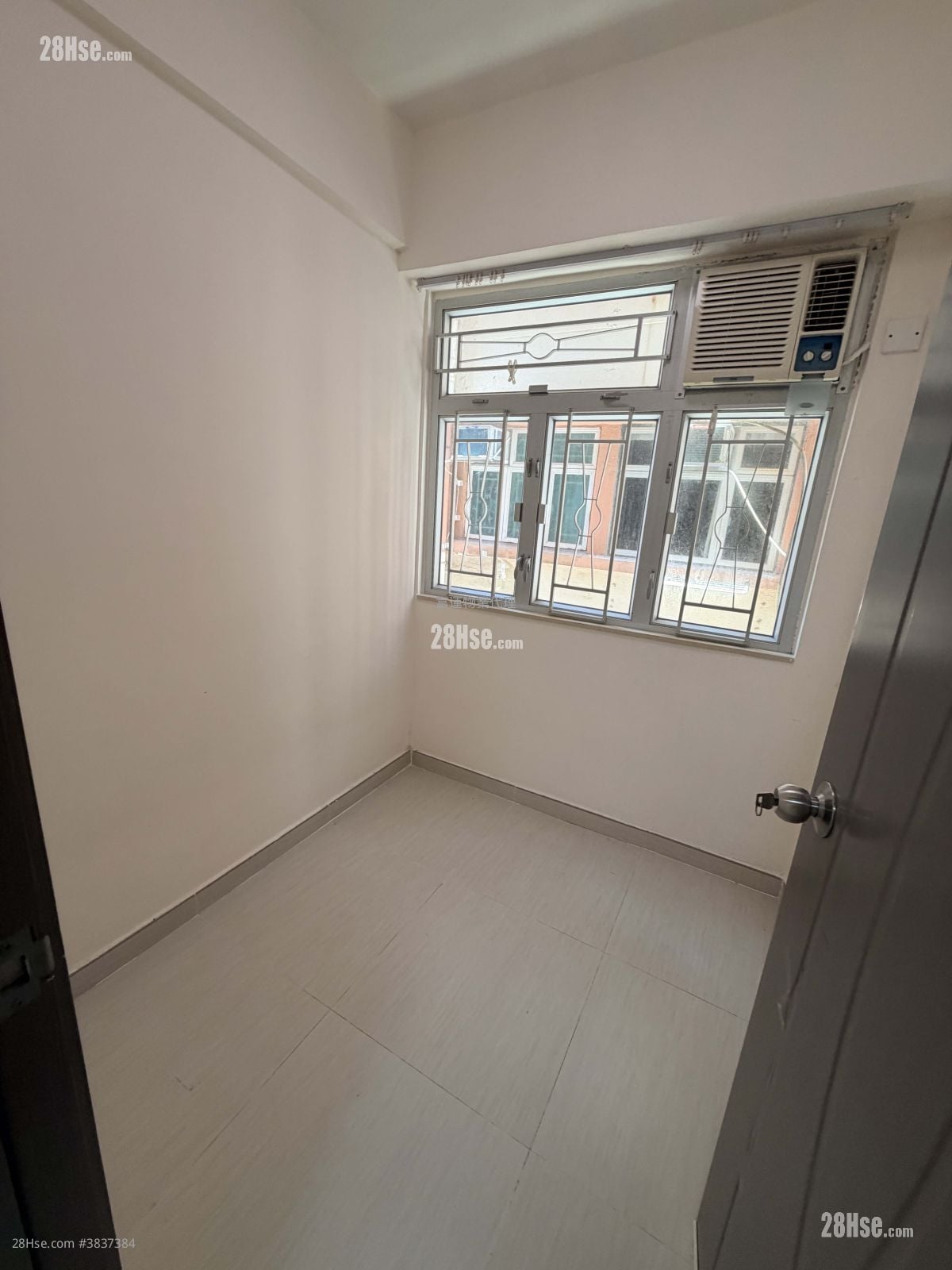 Appartment Rental 3 Bedrooms , 1 Bathroom 442 ft²