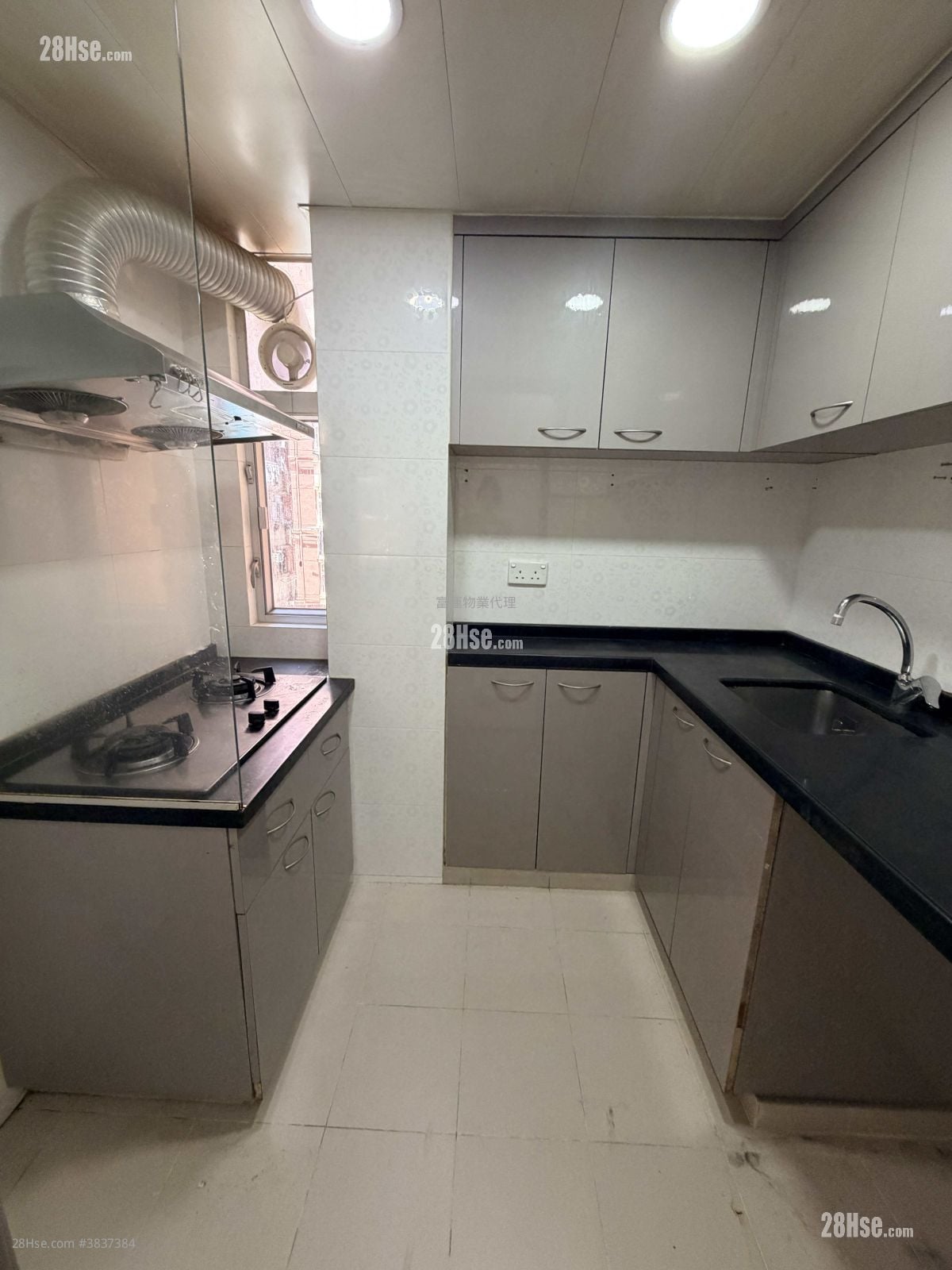 Appartment Rental 3 Bedrooms , 1 Bathroom 442 ft²