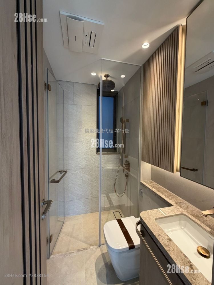 101 Kings Road Rental 3 Bedrooms , 1 Bathroom 549 ft²