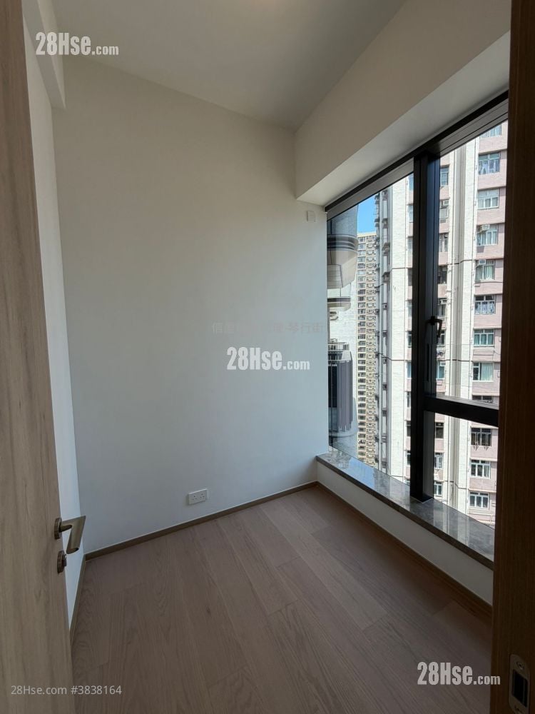 101 Kings Road Rental 3 Bedrooms , 1 Bathroom 549 ft²