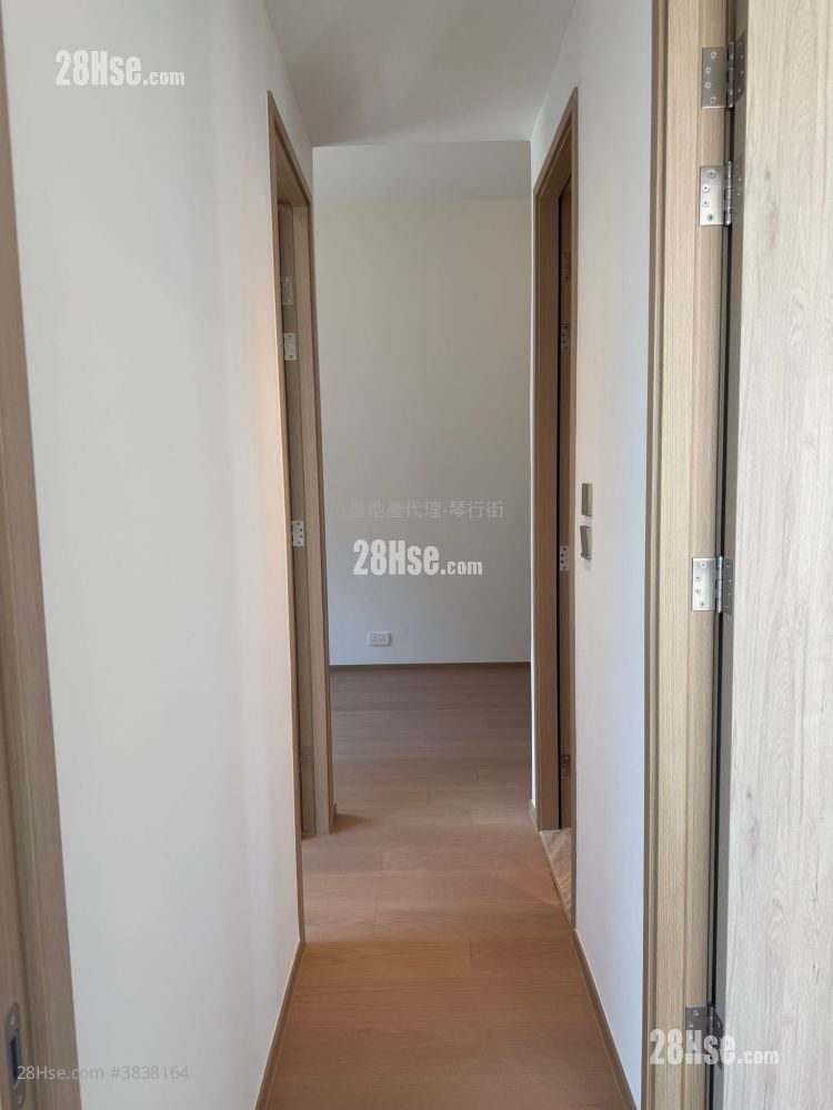 101 Kings Road Rental 3 Bedrooms , 1 Bathroom 549 ft²