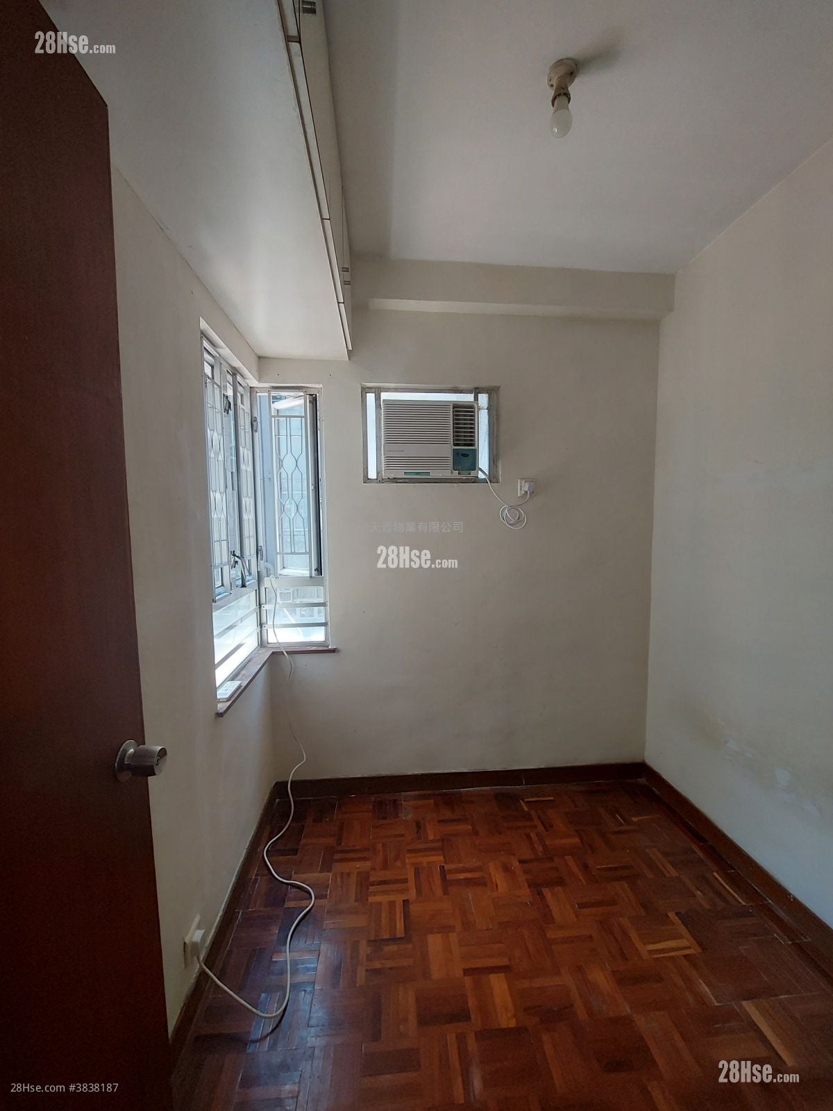 Hip Fai Building Rental 3 Bedrooms , 1 Bathroom 377 ft²