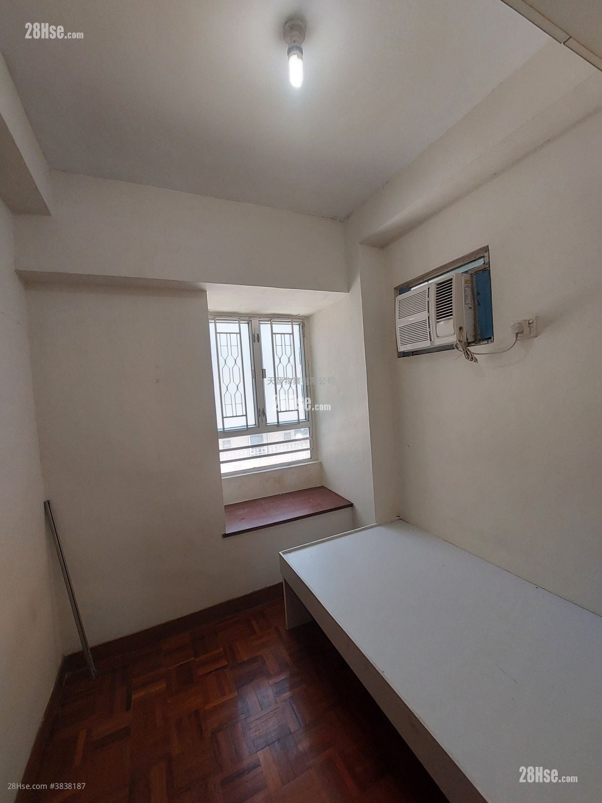Hip Fai Building Rental 3 Bedrooms , 1 Bathroom 377 ft²