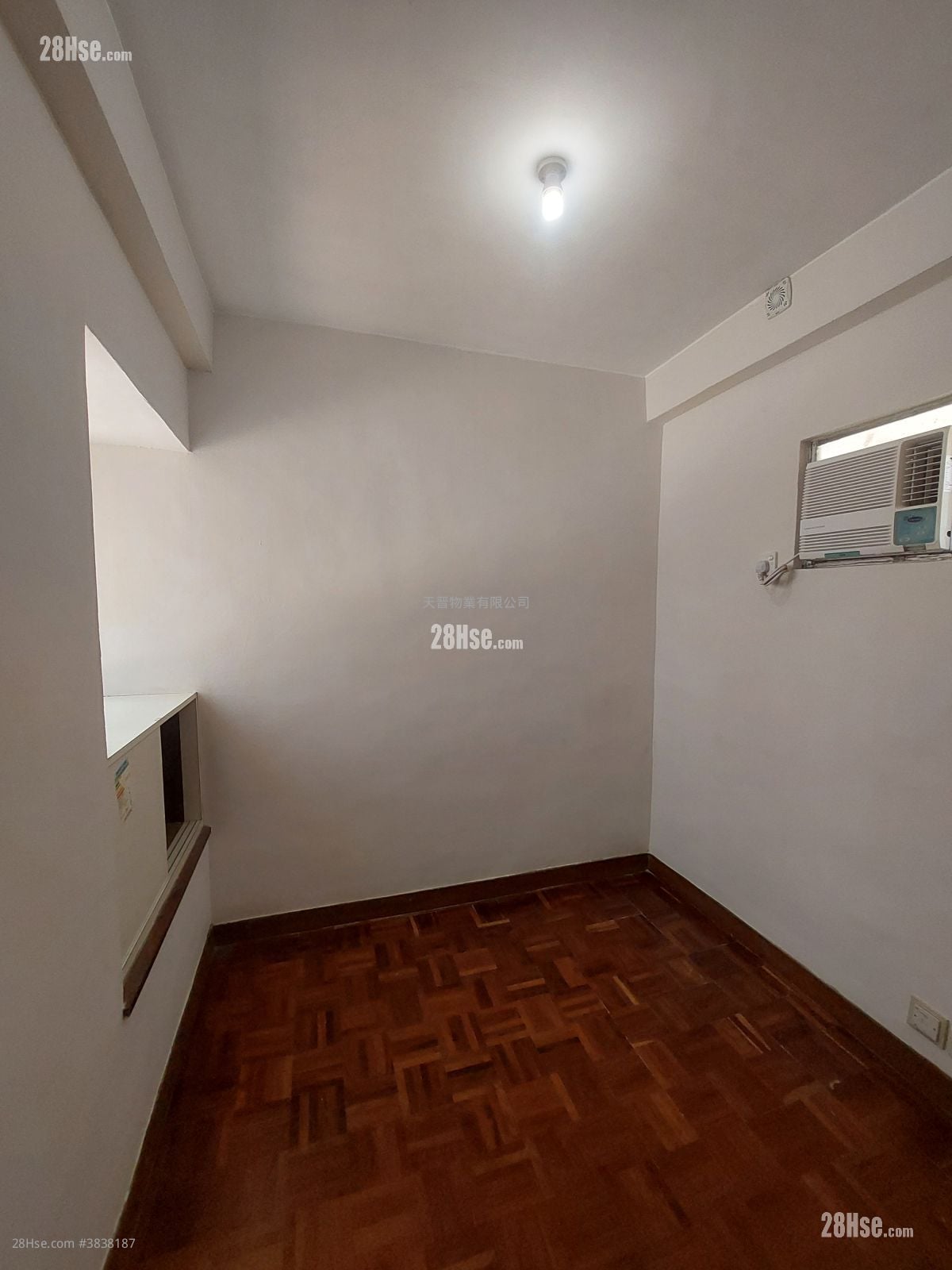 Hip Fai Building Rental 3 Bedrooms , 1 Bathroom 377 ft²