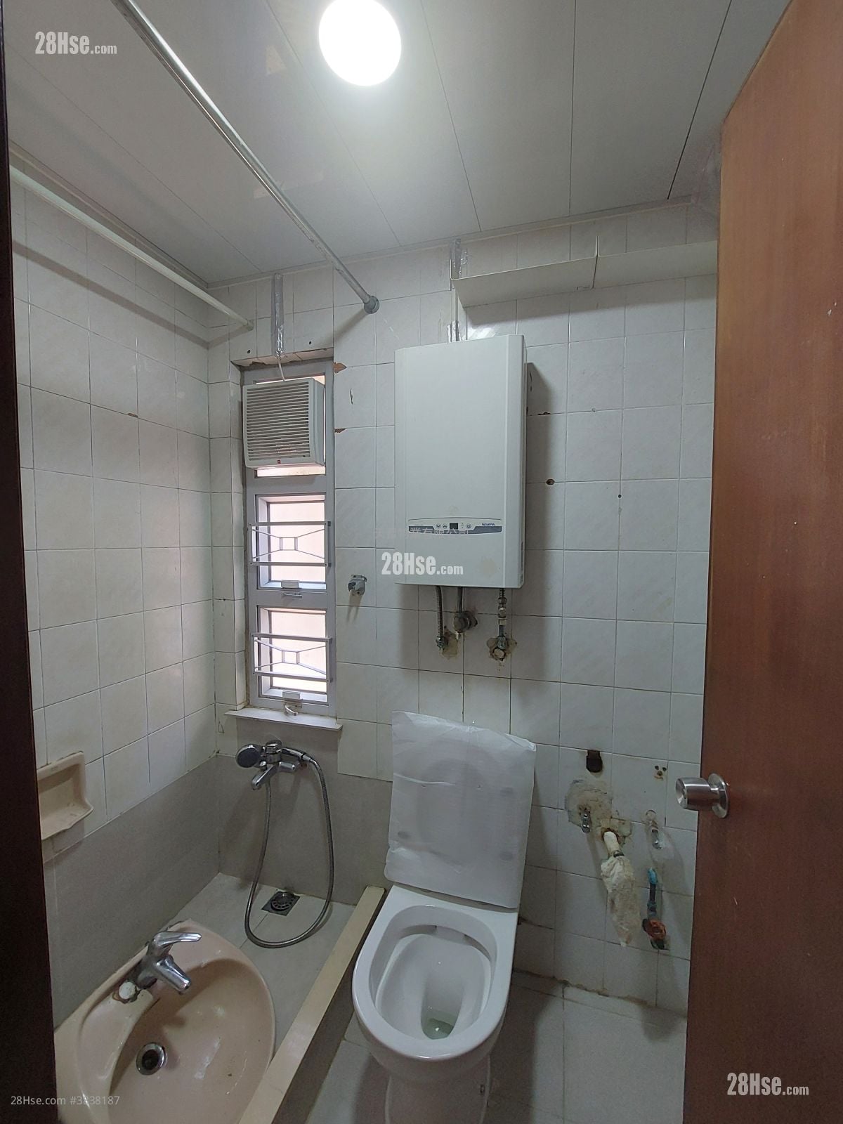 Hip Fai Building Rental 3 Bedrooms , 1 Bathroom 377 ft²