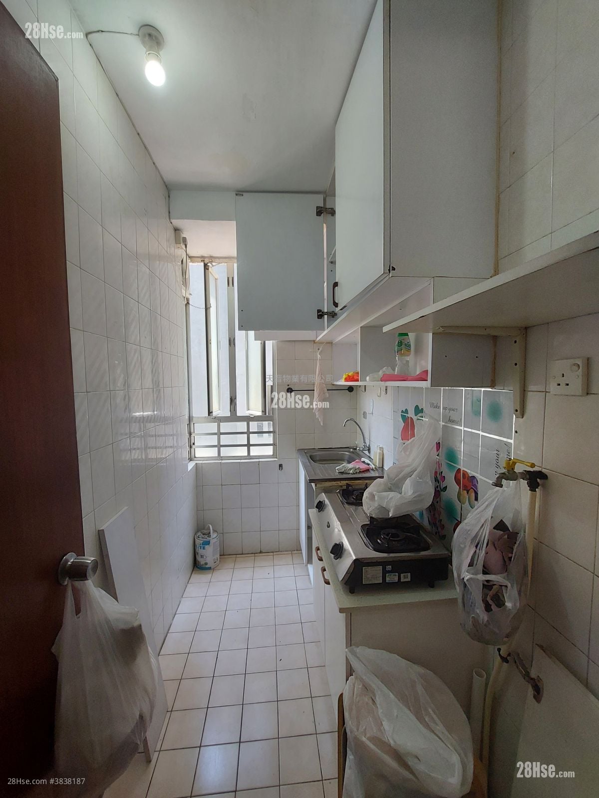 Hip Fai Building Rental 3 Bedrooms , 1 Bathroom 377 ft²
