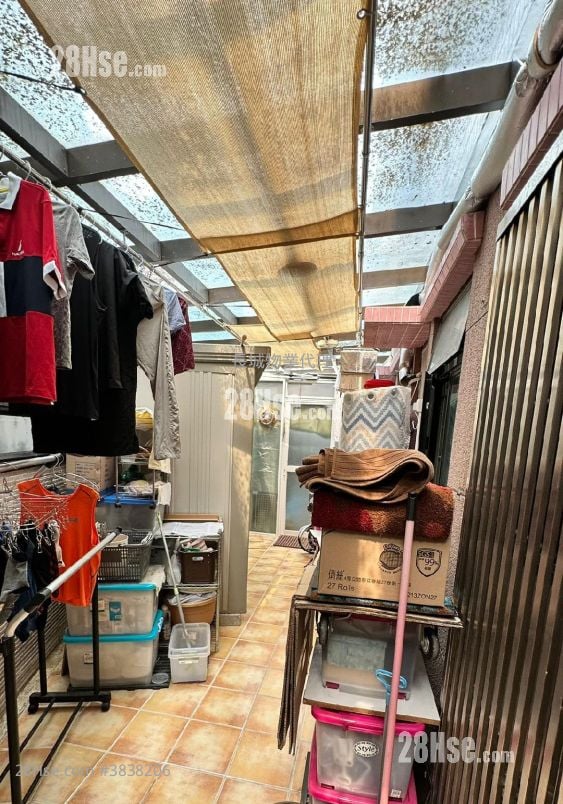 Tai Po Village House Sell 3 Bedrooms , 2 Bathrooms 630 ft²