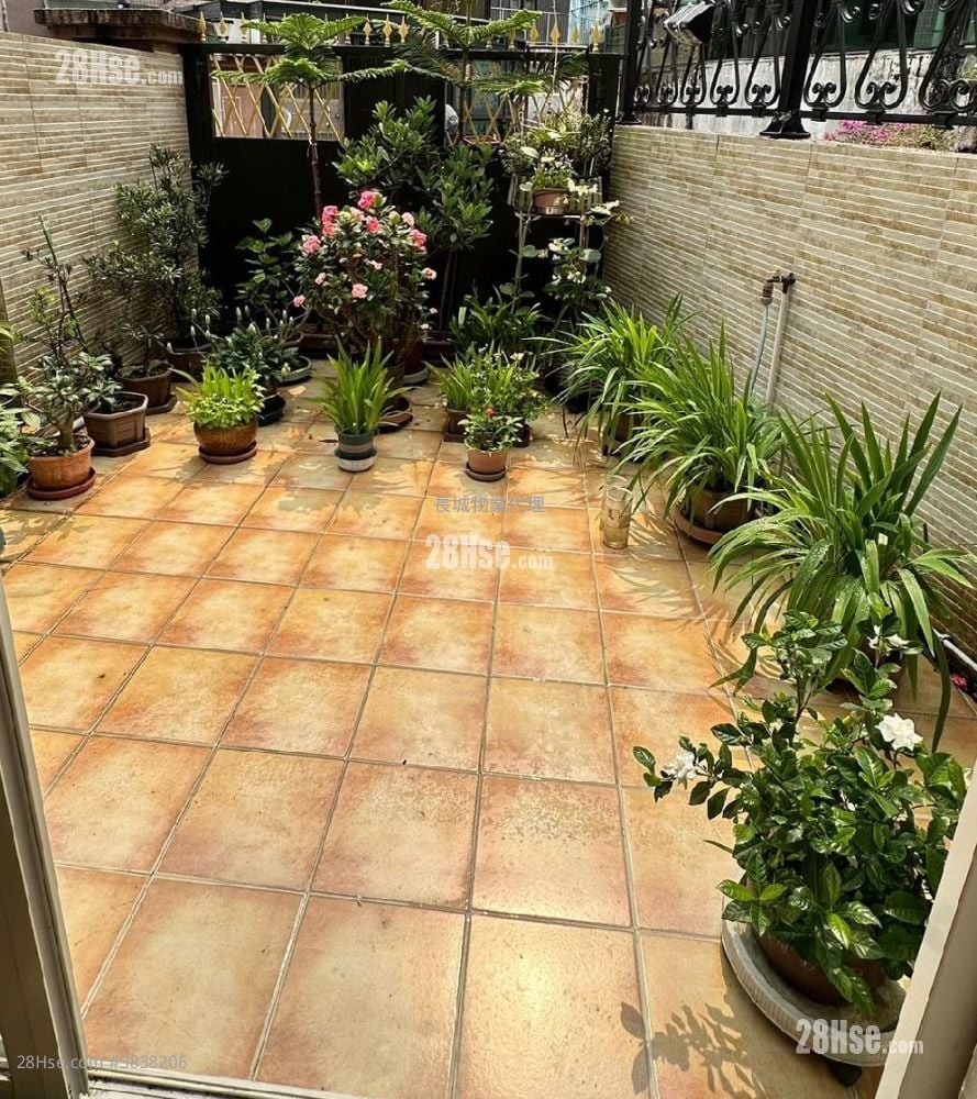 Tai Po Village House Sell 3 Bedrooms , 2 Bathrooms 630 ft²